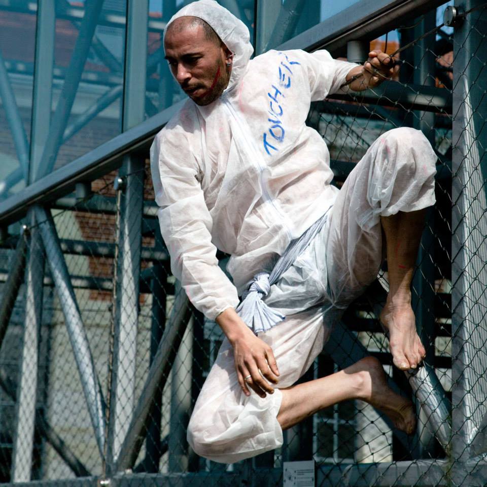 Performance devant la platine lors du colloque « Animer l’espace public une esthétique de l’éphémère ? » Saint-Etienne 2015. Photo : Egon Jazz