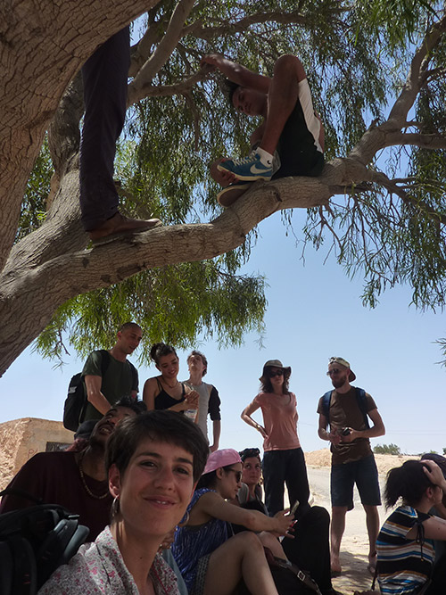 Sous la chaleur accablante de la ville, une pause s’impose.